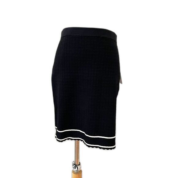 House of Harlow Black Stretch Knit Skirt Textured Scallop Hem Medium NEW NWT - Picture 2 of 9